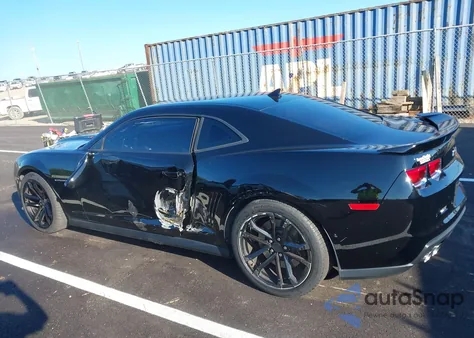 2013 Chevrolet Camaro Zl1 z USA, uszkodzony, nr VIN 2G1FZ1EP0D9803679